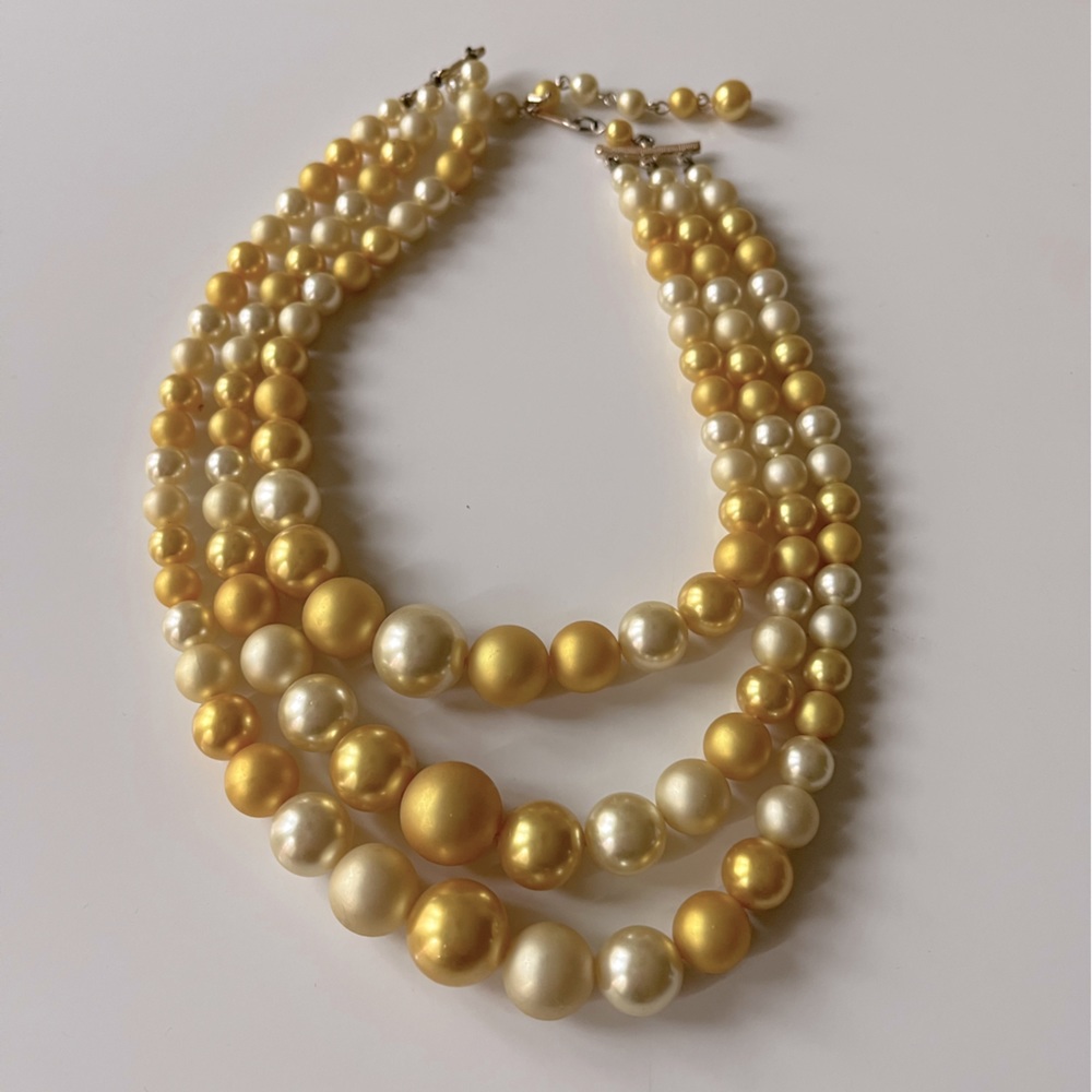 Vintage 60s yellow three strand necklace